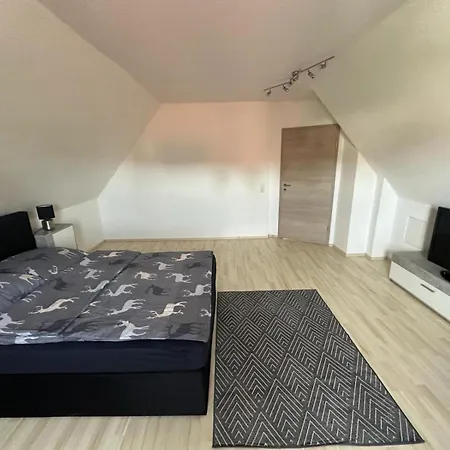2,5 Raum Moebliert Dachgeschoss Apartment