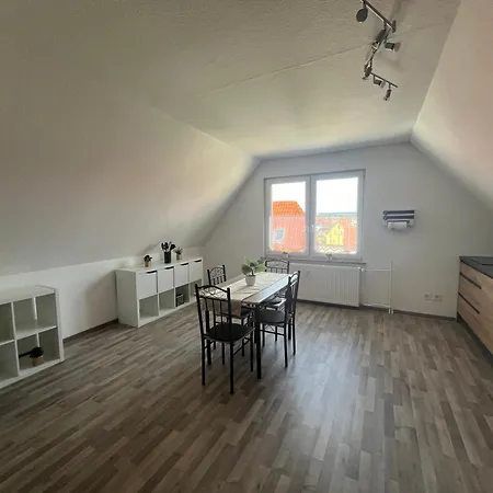 Apartment 2,5 Raum Moebliert Dachgeschoss *
