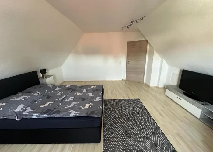 2,5 Raum Moebliert Dachgeschoss Appartement