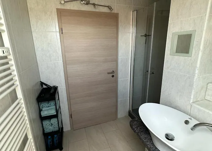 Apartment 2,5 Raum Moebliert Dachgeschoss Niederorschel