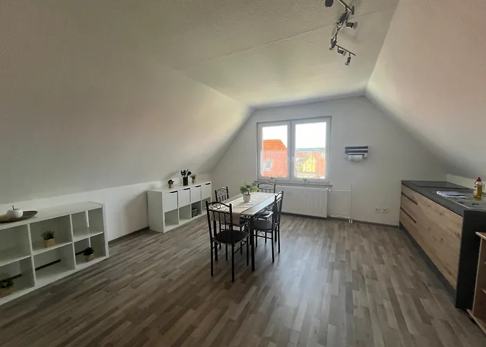 Apartment 2,5 Raum Moebliert Dachgeschoss *